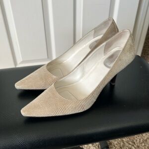 Size 7 Calvin Klein pumps